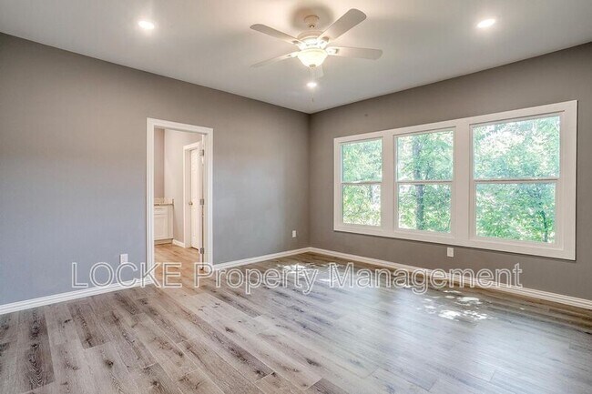 Building Photo - 1117 E Cantey St