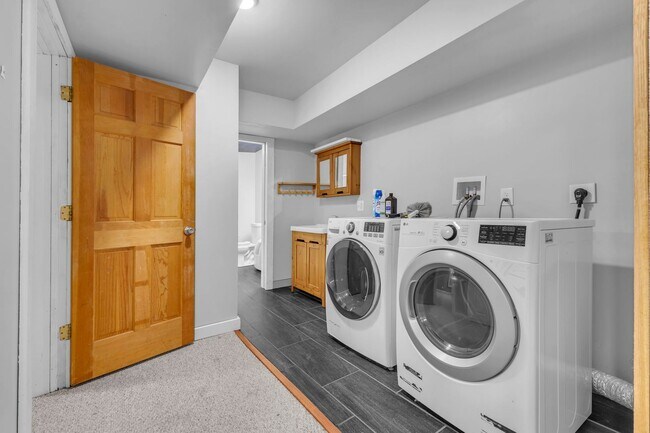 Building Photo - One-of-a-Kind 4 BR Retreat on Nearly 13 Pr...