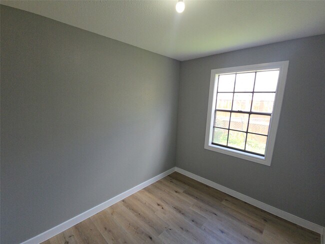 Building Photo - 5115 Balkin St