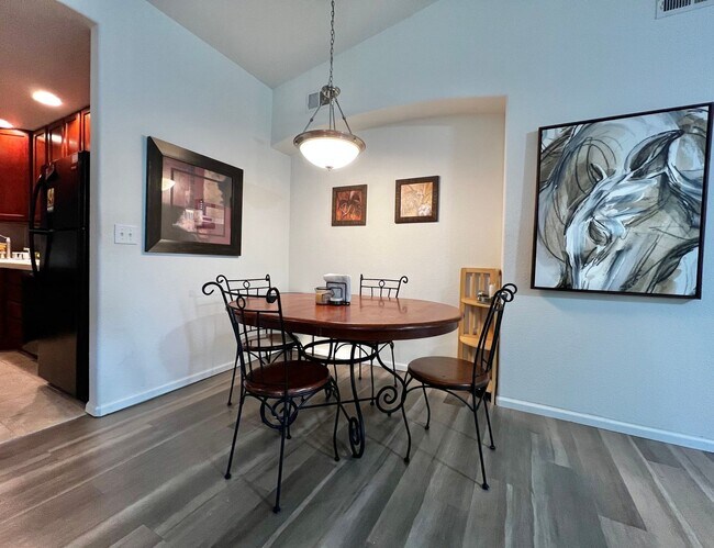 Building Photo - Beautiful Condo in South Fort Collins