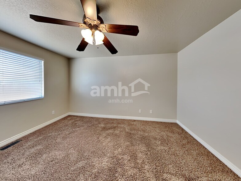 Building Photo - 2169 1520 N