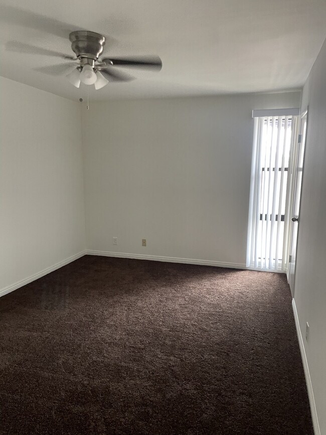 Building Photo - Tradewinds Apartments