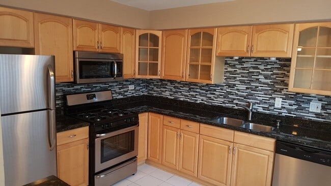 Building Photo - 10440 Mason Ave