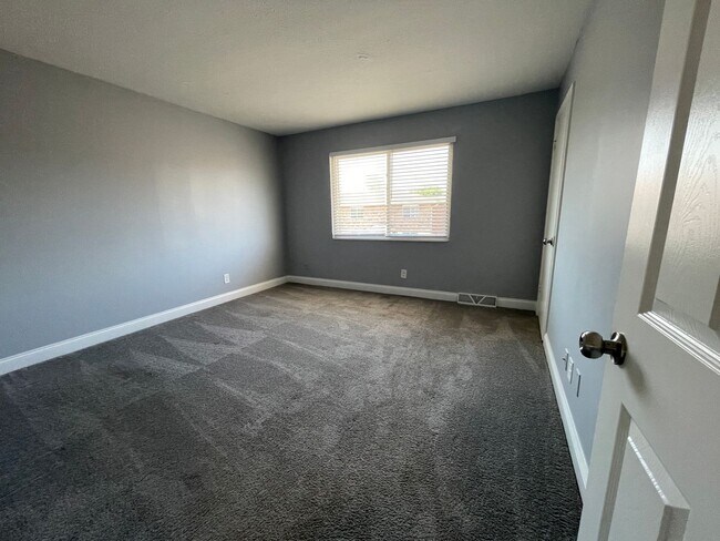 Building Photo - Bexvie Village Townhomes