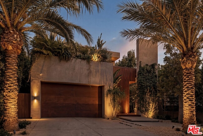 Building Photo - 530 N La Jolla Ave