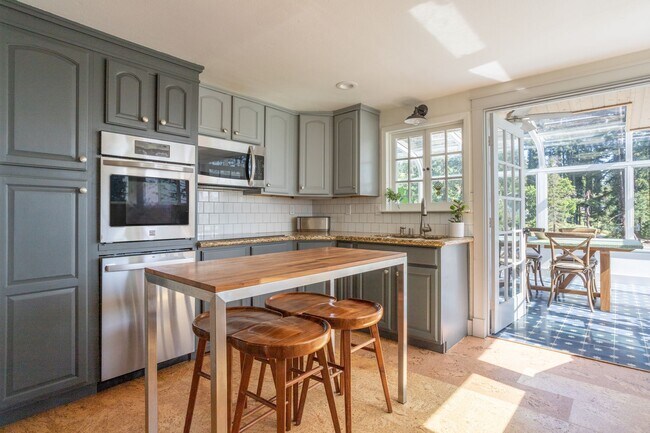 Building Photo - Fully Furnished Mount Veeder Sanctuary Home