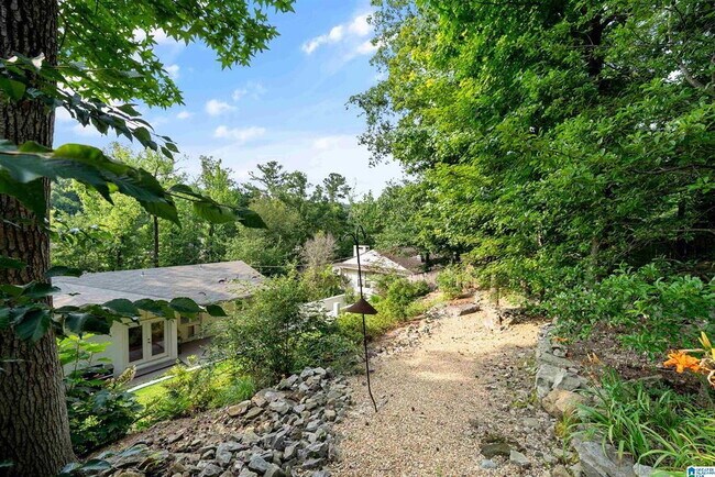 Building Photo - Mountain Brook 5 Bedroom, 3 Bath with Finished Lower Level