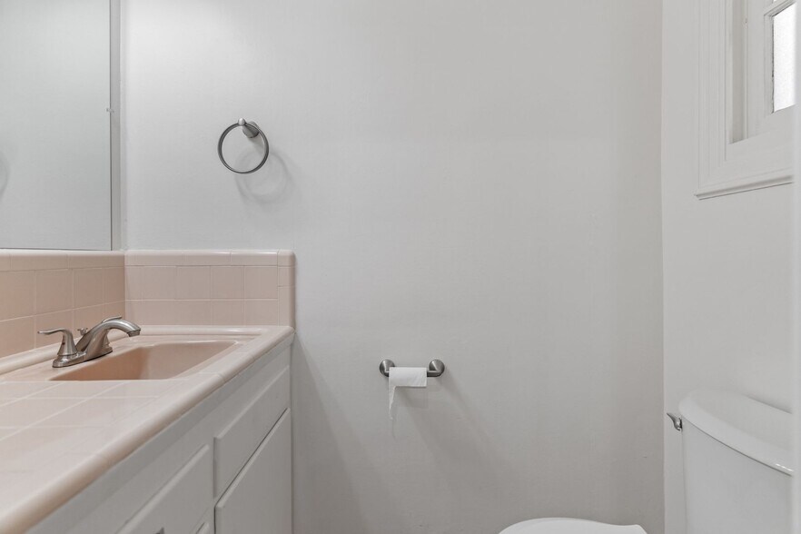 Building Photo - 237 Belmont Ave