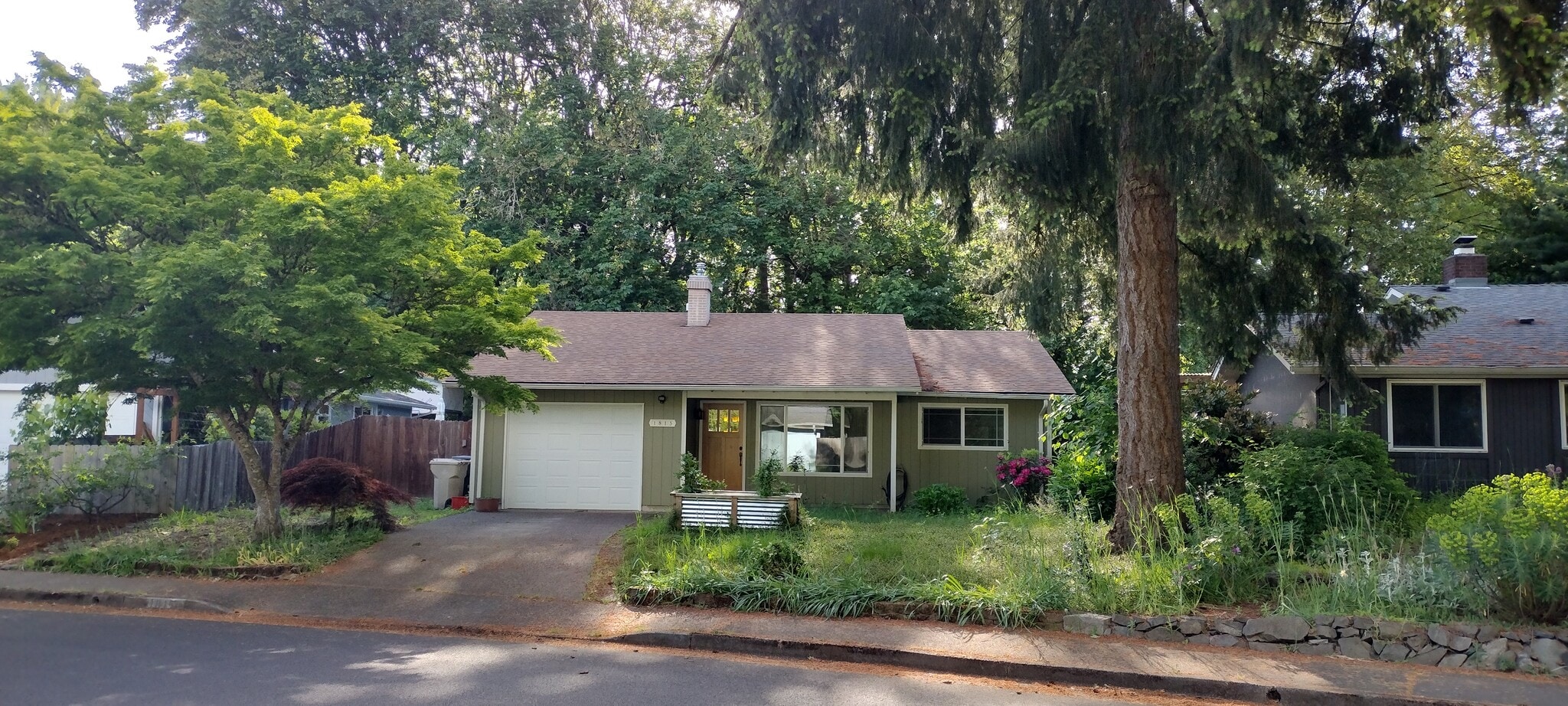 Building Photo - 1815 SE Bethel St