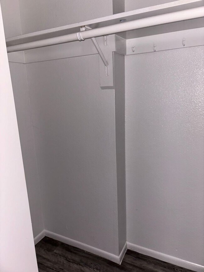 Building Photo - NICE 2 BDRM 2 BATH UNIT