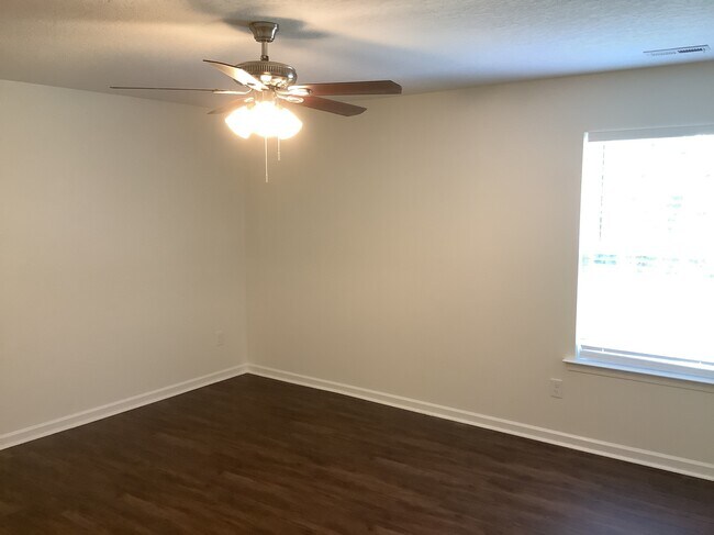 Building Photo - 6 Vista Rose Ct