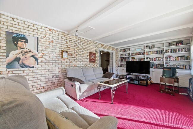 Building Photo - 205 Orkney Pl