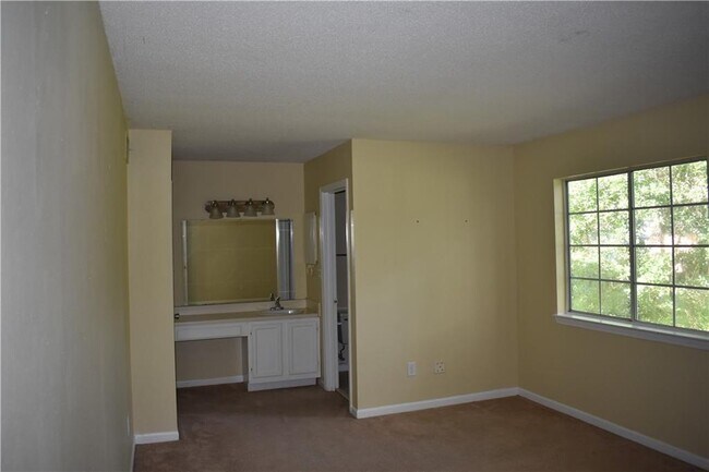 Building Photo - 6701 Dickens Ferry Rd