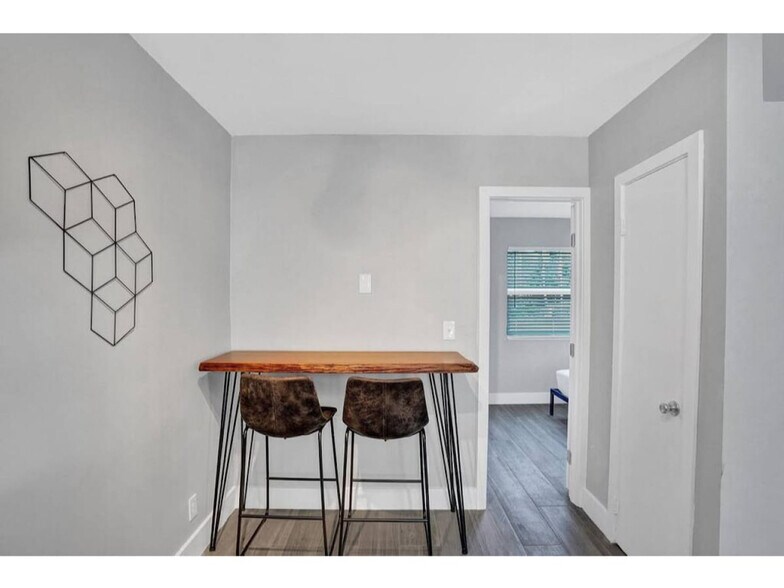 Building Photo - 50 Davie Blvd