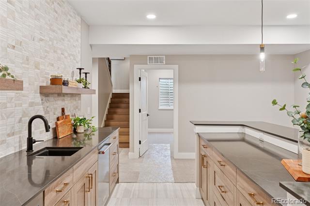 Building Photo - 1426 Swan Peter Dr