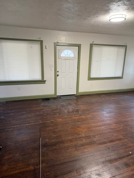 Building Photo - 732 Rockford Ave