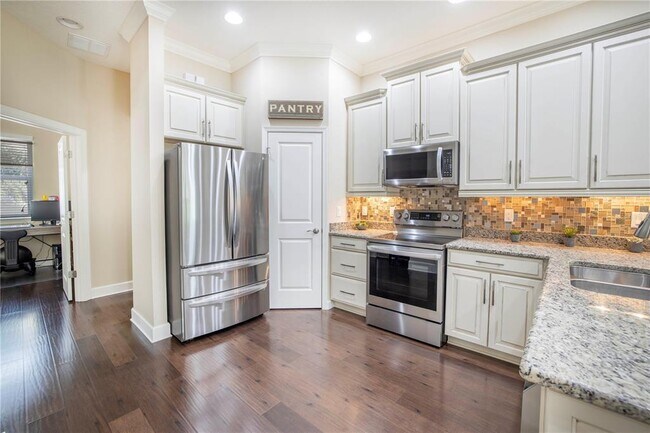 Building Photo - 6036 Anchorage Way S