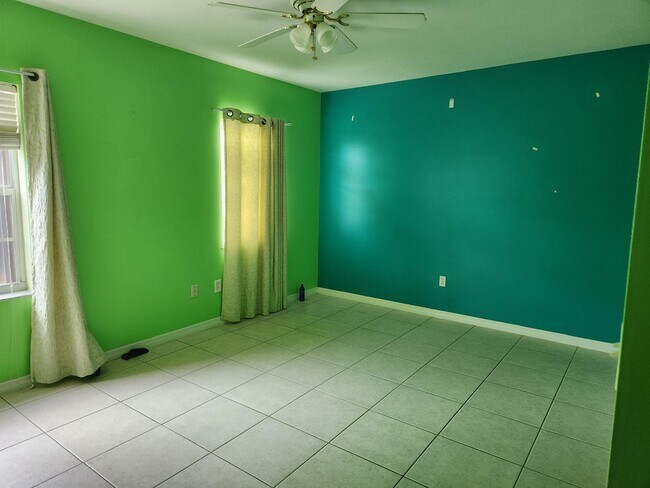 Building Photo - 380 3rd St