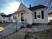 Building Photo - 2 bedroom home with bonus room in Davenport