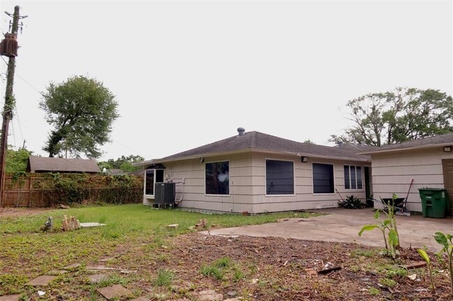 Building Photo - 4139 De Leon St