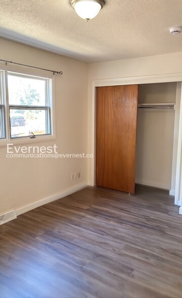 Building Photo - 928 Timber Ln
