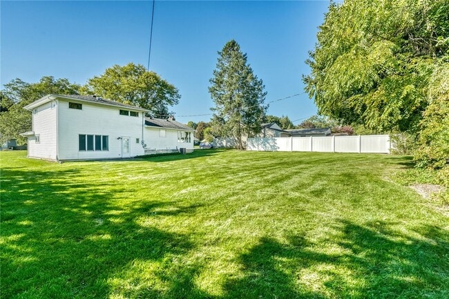 Building Photo - 241 Willowcrest Dr