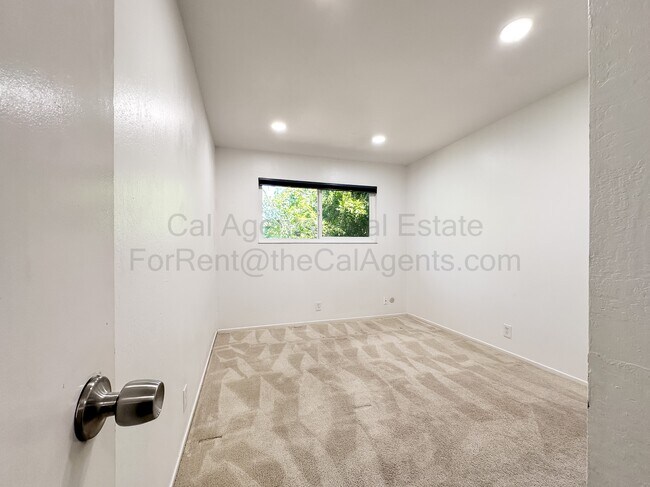 Building Photo - 2306 D St