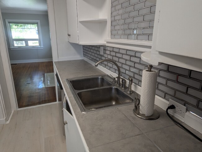 Building Photo - 3107 W Longfellow Ave