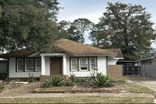 Building Photo - 3520 5th St