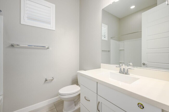 Building Photo - 824 E Monte Wy