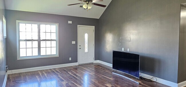 Building Photo - 488 Medallion Cir