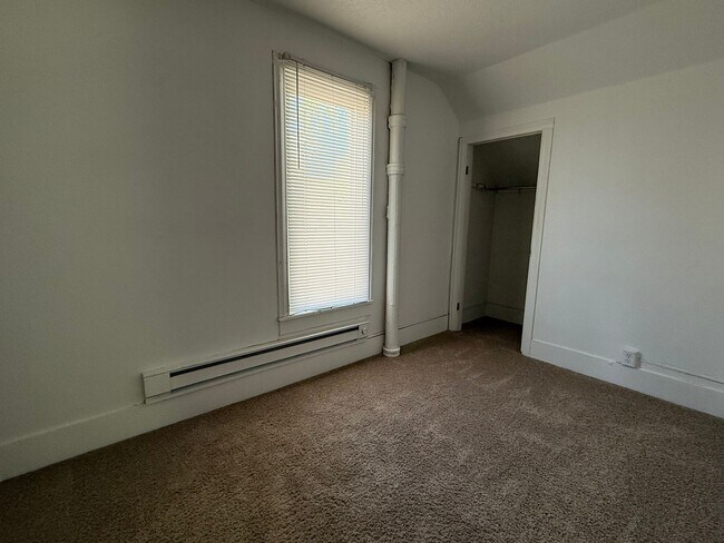 Building Photo - 3BR/1BA Anoka Home Available Now!