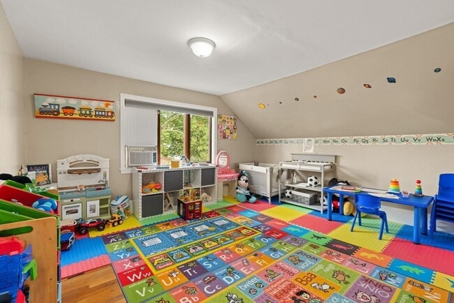 Building Photo - 48 Tappan St