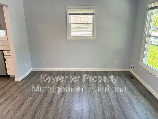 Building Photo - 421 N Charlotte Ave