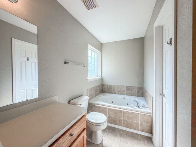 Building Photo - 604 Chateau Dr