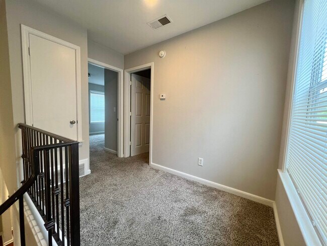 Building Photo - 154 Island Bluff Dr
