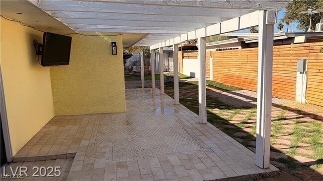 Building Photo - 1819 S Beverly Way