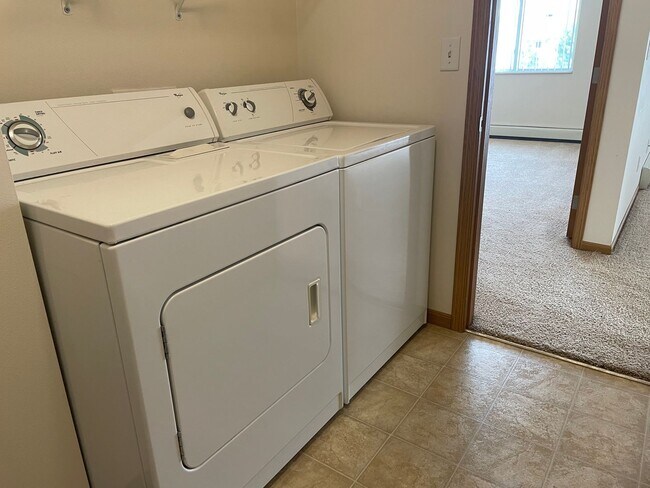 Building Photo - 2 Bedroom 2 Bath - South Fargo - July 1st