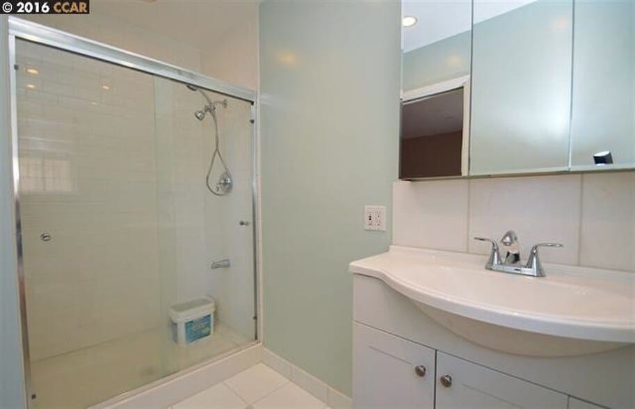 Full Bathroom - 7285 Snake Rd