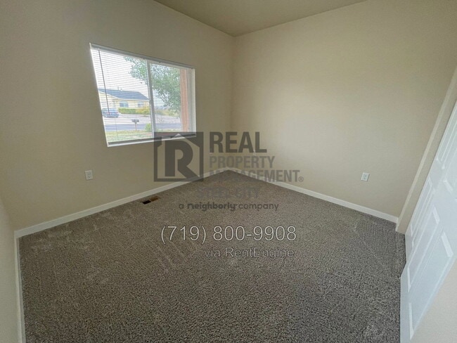 Building Photo - 430 E Stardust Dr