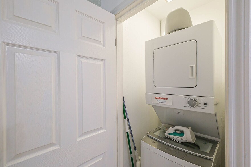 Building Photo - 6705 Lodge St