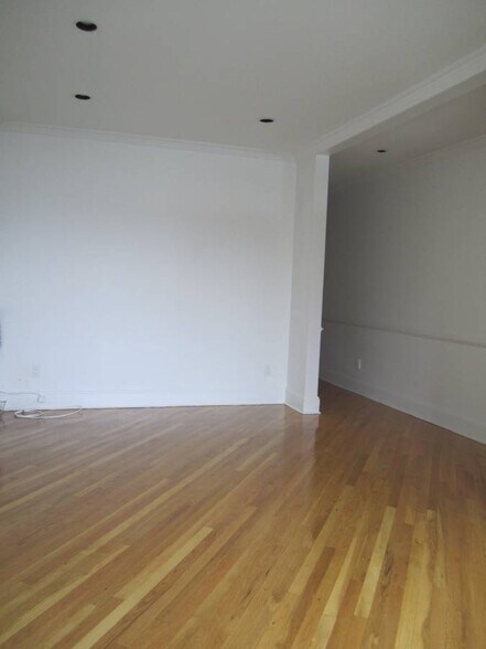 Building Photo - 955 Boulevard E