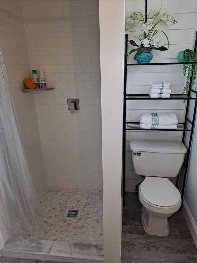 Building Photo - Efficiency Mainland New Smyrna Beach