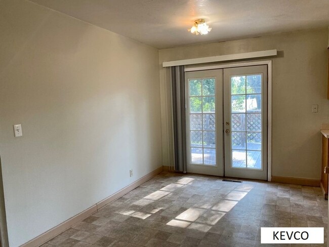 Building Photo - Spacious Home Near CSU!