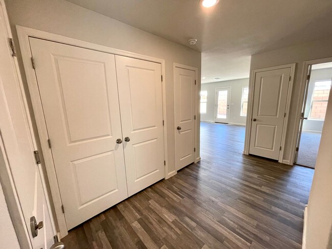 Building Photo - Beautiful 2022 New Construction 3 Bedroom ...