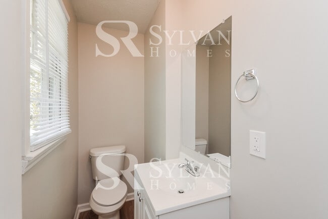 Building Photo - Cute, cozy and comfortable