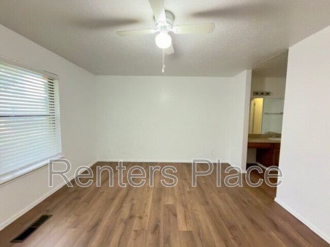 Building Photo - 1907 E 66th Pl