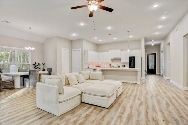 Building Photo - 1619 Chisos Bnd