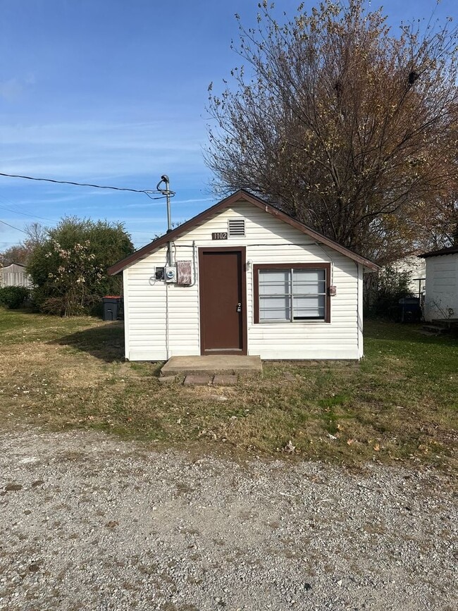 Building Photo - 1 Bedroom, 1 Full Bathroom House - Within walking distance of Downtown Springdale
