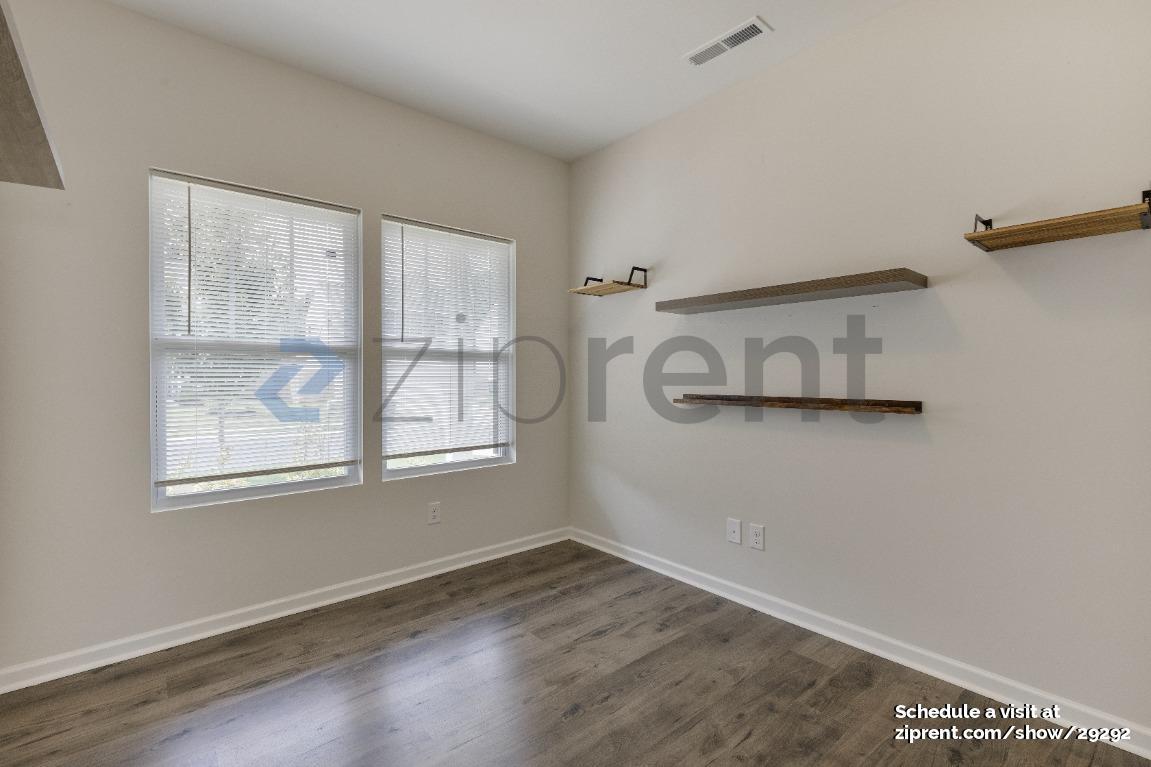 Building Photo - Unit